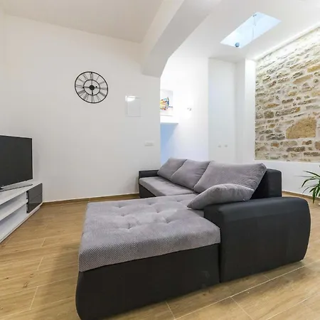 Apartment In Kastel Sucurac With Wifi